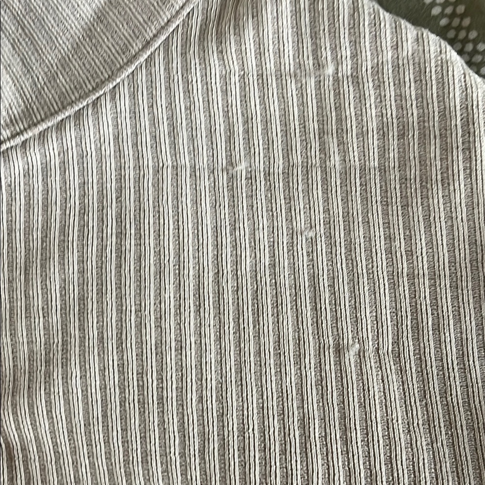 Stylish Ribbed Cropped Zip-Up Top - Picture 3 of 4